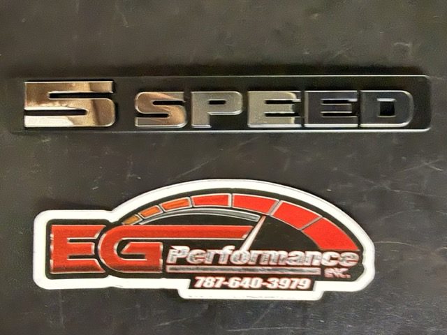 EMBLEMA 5 SPEED