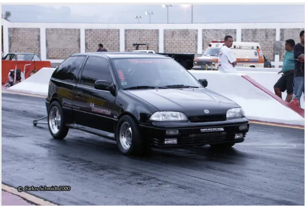 La Consentida saliendo de la línea de salida en la pista